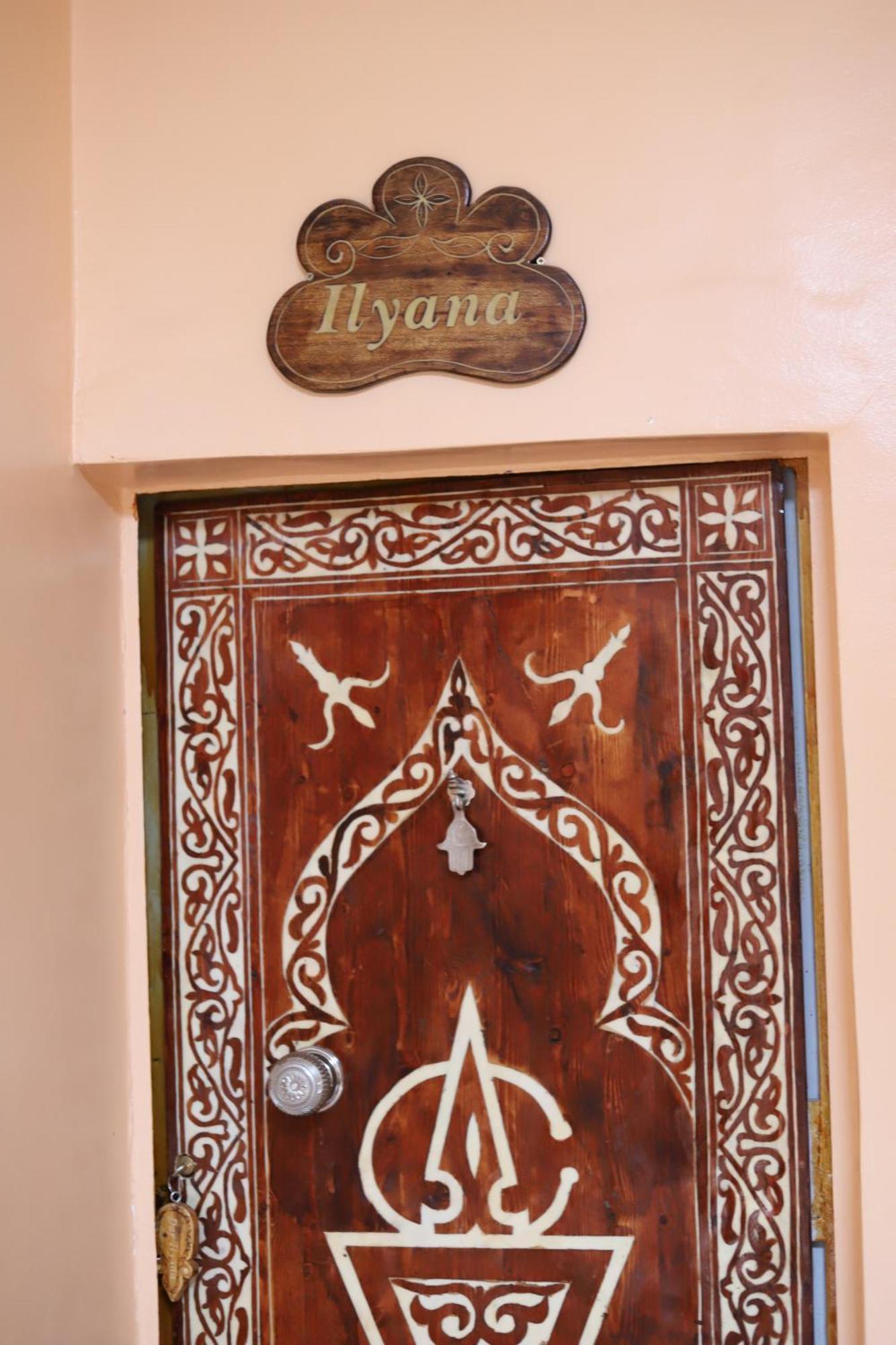 Dar Ilyana Hotell Ait Tiourhza Exteriör bild