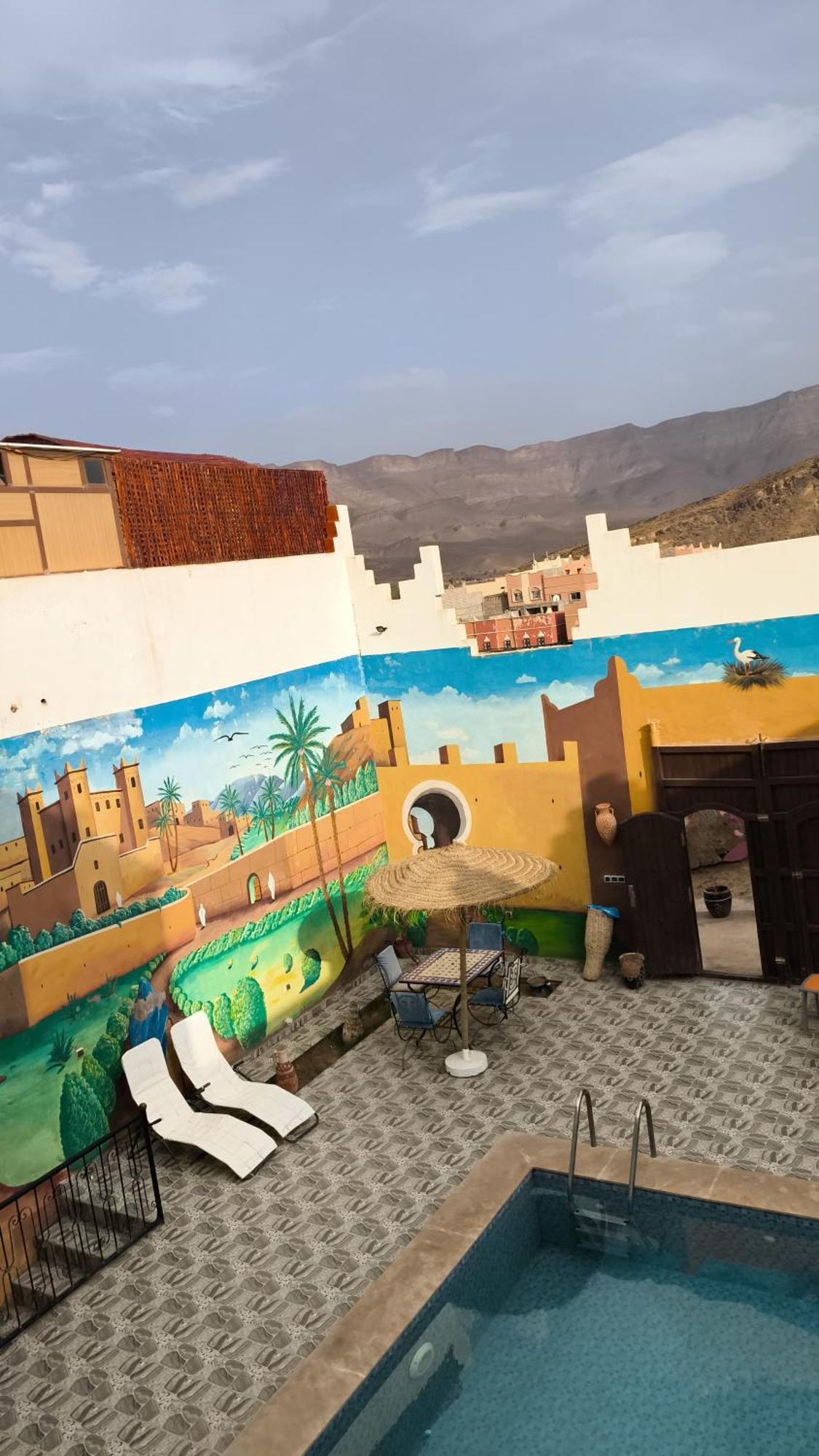 Dar Ilyana Hotell Ait Tiourhza Exteriör bild